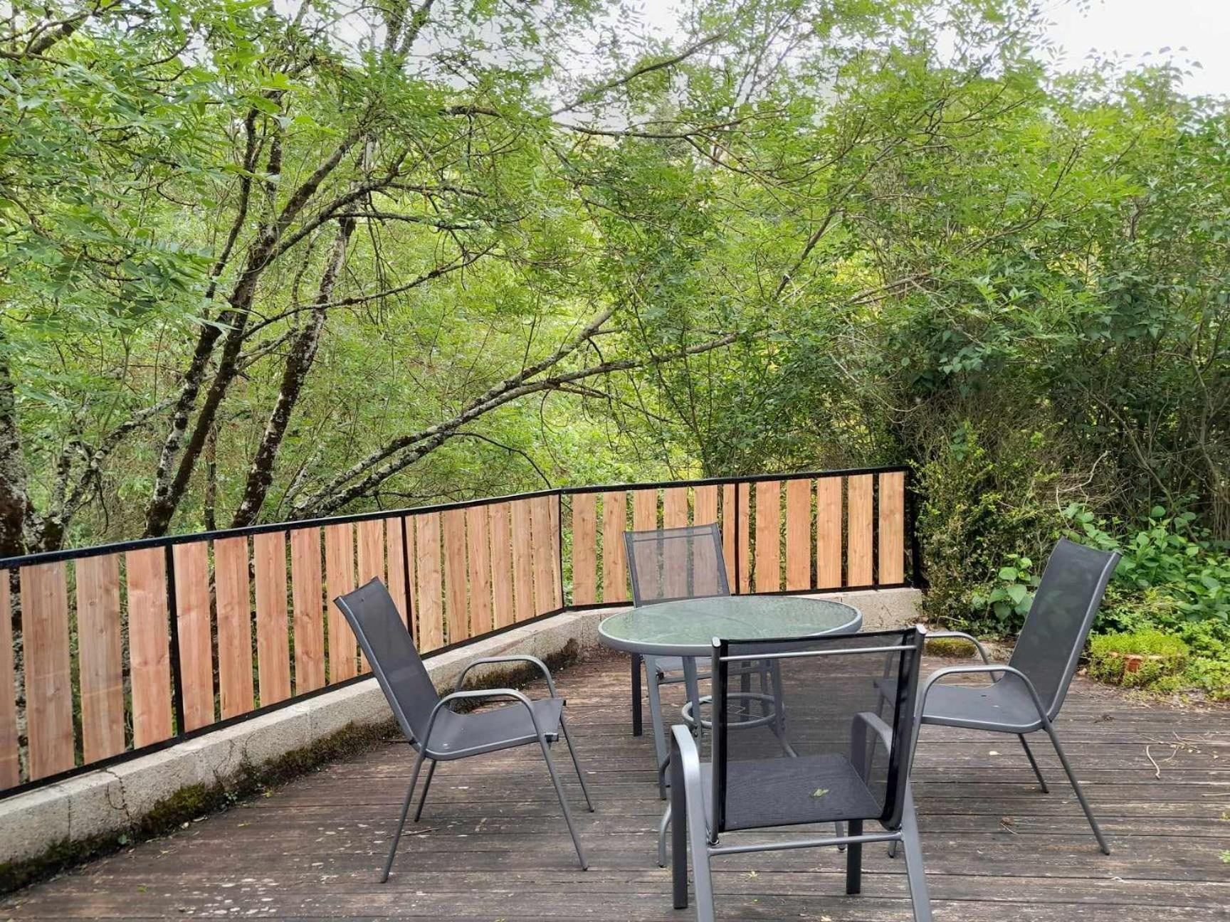 Gite "La Petite" Saint-Benoit-du-Sault Ngoại thất bức ảnh