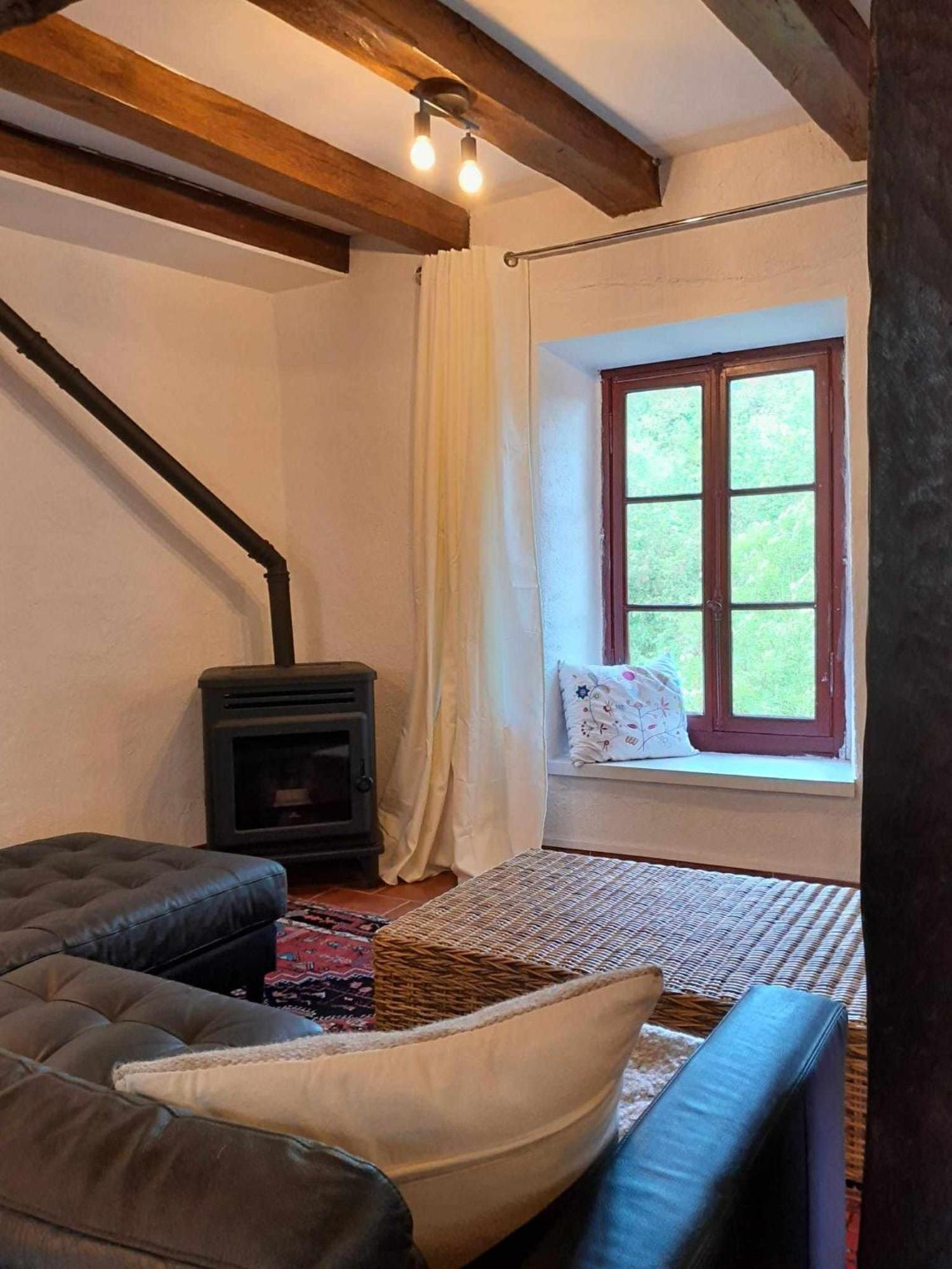 Gite "La Petite" Saint-Benoit-du-Sault Ngoại thất bức ảnh
