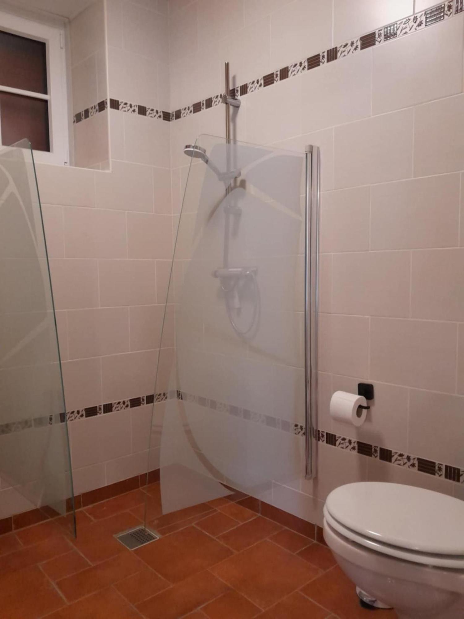Gite "La Petite" Saint-Benoit-du-Sault Ngoại thất bức ảnh