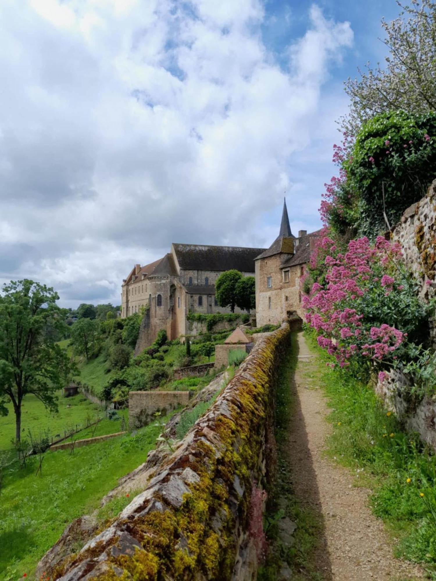 Gite "La Petite" Saint-Benoit-du-Sault Ngoại thất bức ảnh