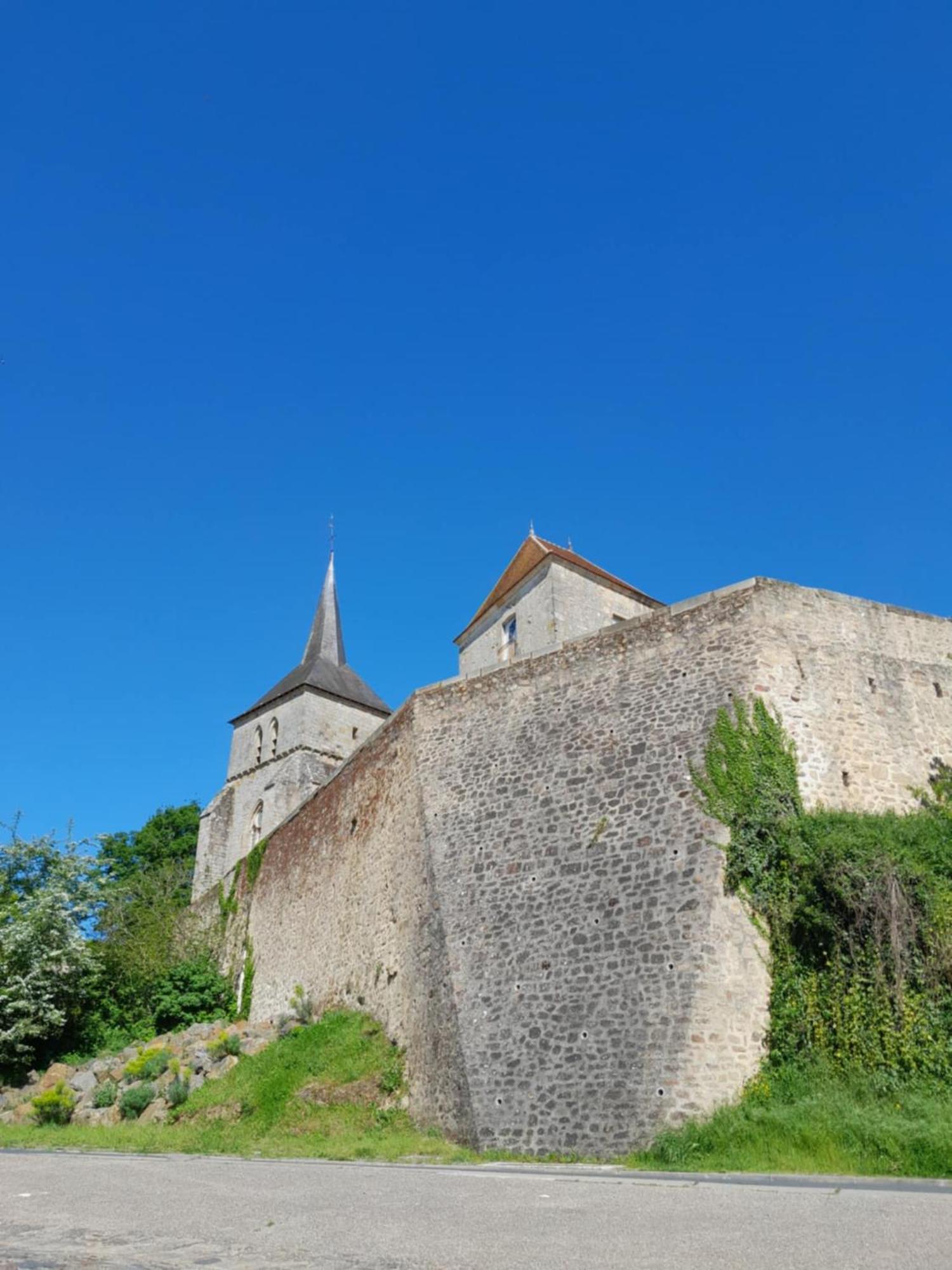 Gite "La Petite" Saint-Benoit-du-Sault Ngoại thất bức ảnh
