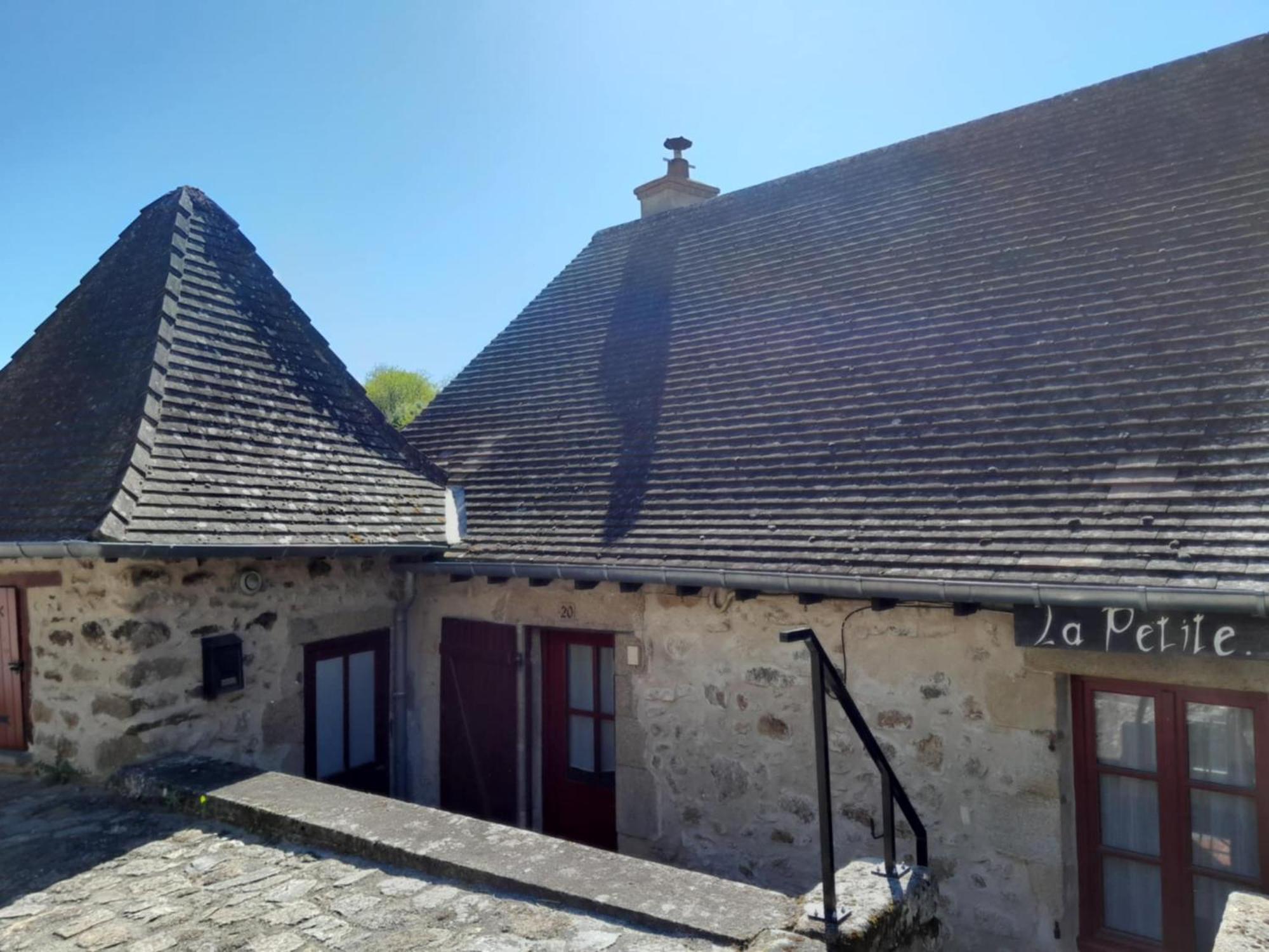 Gite "La Petite" Saint-Benoit-du-Sault Ngoại thất bức ảnh