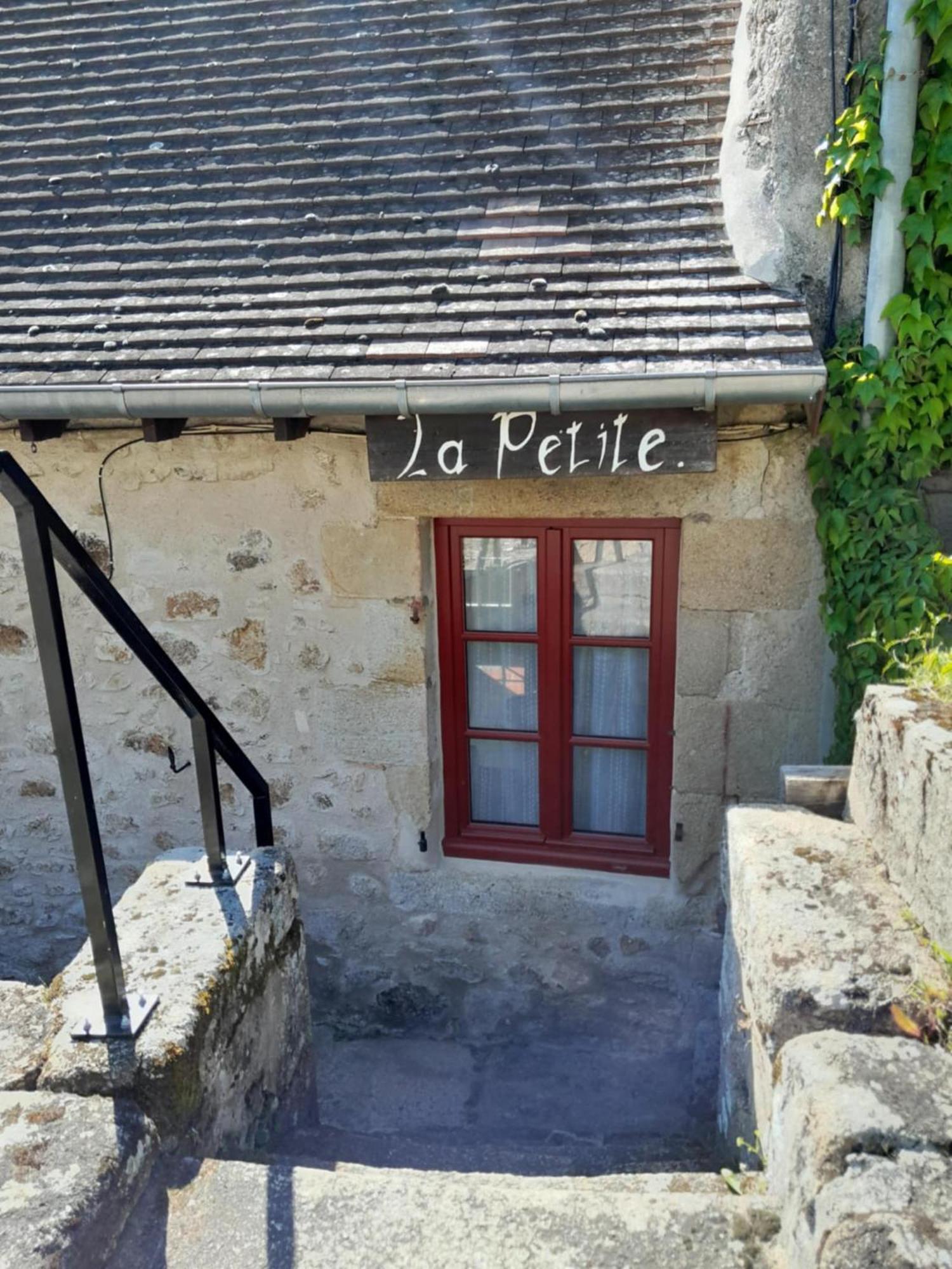 Gite "La Petite" Saint-Benoit-du-Sault Ngoại thất bức ảnh